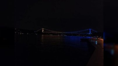 Fatih Sultan Mehmet Köprüsü Ukrayna'nın bağımsızlık günü için aydınlandı
