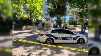 Kartal'da 8 katlı apartmanın çatısında çökme meydana geldi