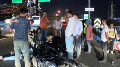 TEM Otoyolu'nda motosiklet otomobile çarptı: 1 yaralı