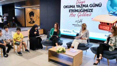 Okuma yazmayı öğrenip çocuklarına hikaye anlattılar