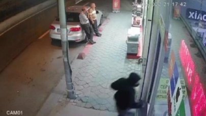 Sultangazi'de iade etmek istediği telefonu almayan iş yeri sahibini vurdu