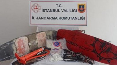 Jandarma'dan uyuşturucu operasyonu: Sörf tahtasına gizlenmiş 4 kilogram kokain ele geçirildi