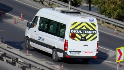 Servis ücretine itiraz edince kızı yaya kaldı