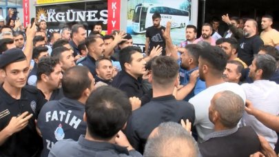 Düşmanca bir tavır