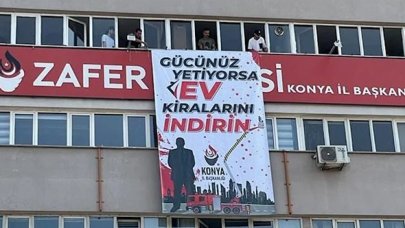 ‘Yerli ve milli Escobar’ afişleri indirilen Zafer Partisi’nden yeni afiş hamlesi