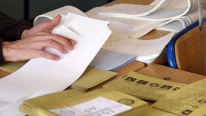 Misvak Erdoğan'ın mağlup olduğu anketini sildi