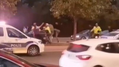 Trafikte yumruk yumruğa kavga