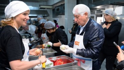 Yemekler hayır için pişti