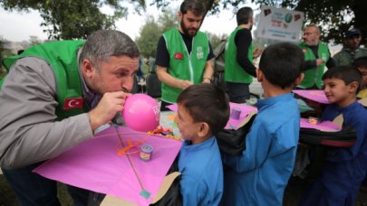 8 farklı ülkeye insani yardım