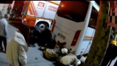 Bayrampaşa'da motosikletin çarptı kadın midibüsün altına girdi