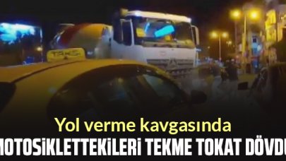 Beşiktaş'ta yol verme kavgasında motosiklettekileri tekme tokat dövdü
