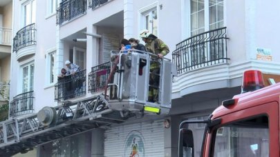 Şişli'de 4 katlı binada yangın: Mahsur kalanları itfaiye kurtardı