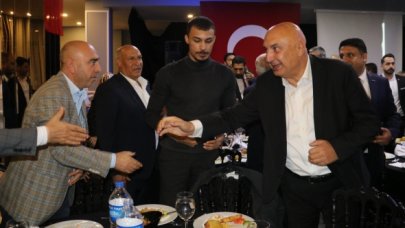 Herkes birbirini kucaklayacak