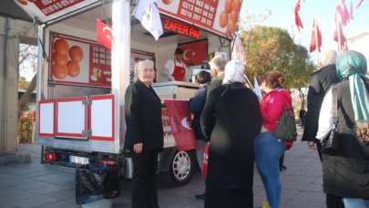 Atatürk için lokma dağıtıldı