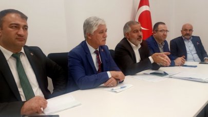 Konuşmamıza izin vermiyor!