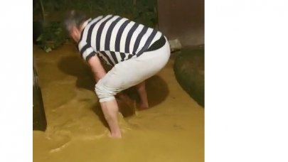 Sarıyer'de boru patladı evi su bastı