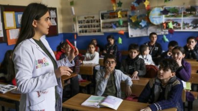 1 milyon 200 bin öğretmen görevde