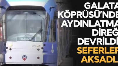 Galata Köprüsü'nde aydınlatma direği devrildi, seferler aksadı