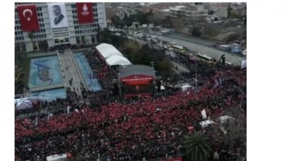 Saraçhane Meydanı tıklım tıklım doldu