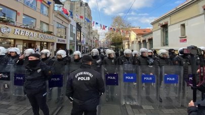 Paris'teki saldırıya Fransa Konsolosluğu önünde protesto yapıldı