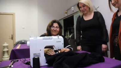 Kadınlar  yelek dikti