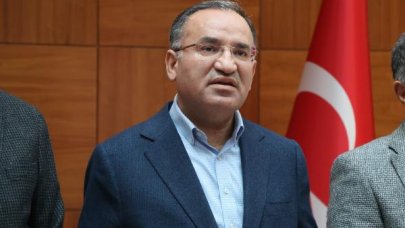 Bakan Bozdağ’dan seccade tepkisi: Kılıçdaroğlu’na ve yanındakilere yakışmamıştır