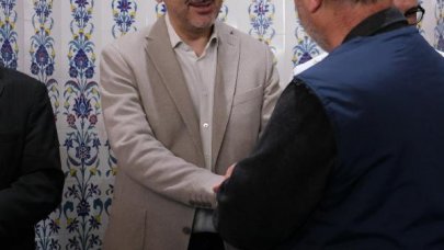 Bakan Kasapoğlu, bayram namazını İzmir'de kıldı