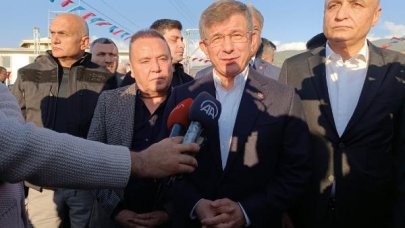 Ahmet Davutoğlu, bayram namazını Nurdağı'nda kıldı