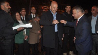 Bakan Soylu, bayram namazını Hakkari'deki üs bölgesinde askerlerle kıldı