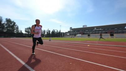 63 yaşındaki Murat Sağlam, geçirdiği kalp ameliyatı ve kansere rağmen Türkiye rekorunu kırdı