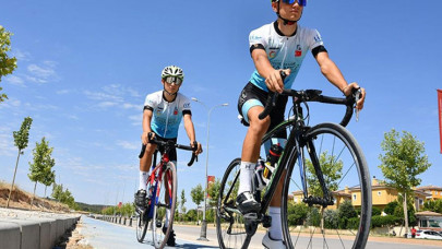 Tek yumurta ikizi bisikletçiler, Avrupa'da finiş çizgisini birlikte geçmek istiyor