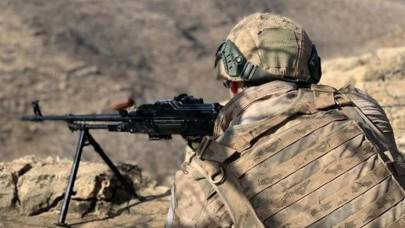 Türk Silahlı Kuvvetlerinin 'Pençe'si terör yuvalarını dağıtıyor