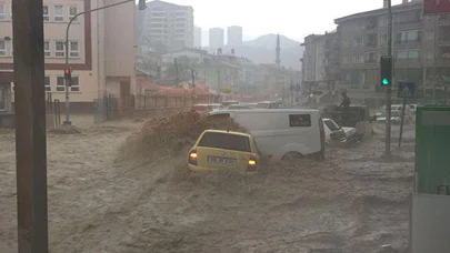 Mamak'ta Şiddetli Sağanak Yağış Hayatı Olumsuz Etkiledi