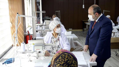 Bakan Varank Kırıkkale'deki maske üretim tesisini ziyaret etti