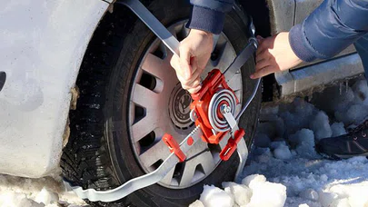 'Çelik Örümcek' Karlı Yollara Meydan Okuyor