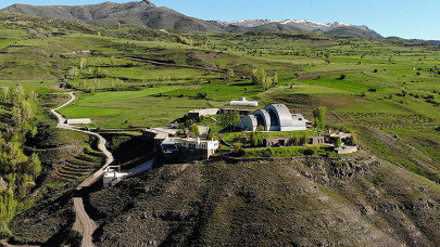 Bayburt'taki Baksı Müzesi eserlerinin yanı sıra doğal güzellikleriyle de öne çıkıyor