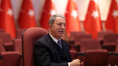 Hulusi Akar: Orduyu 'satılmış' kelimesiyle yan yana koymak akla ziyan bir husus"