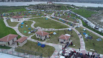 Frigya bisikletlilerin kamp ateşiyle renklendi