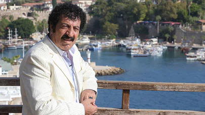 "Elazığlı Müslüm" benzerliğiyle Müslüm Gürses'in hatıralarını yaşatıyor