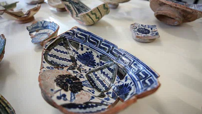 İznik çini fırınları kazısında 'kırmızı hamurlu' seramikler bulundu