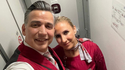 Kabin memuru çiftten havada anlamlı mesaj