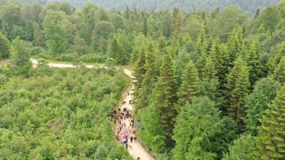 Yaylacıların "şenlik havası"nda göç yolculuğu başladı