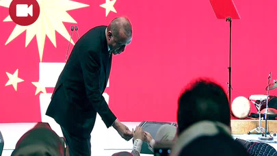 Cumhurbaşkanı Erdoğan Eşine Zeytin Dalı Verdi