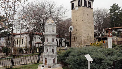 Osmanlı'nın minyatür saat kuleleri zamana tanıklık ediyor