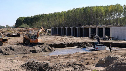 Meriç Nehri'ne kurulan santralde aralık itibarıyla elektrik üretilmesi hedefleniyor