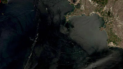 Marmara Denizi'nin uzaydan çekilen görüntülerinde müsilajın temizlendiği tespit edildi