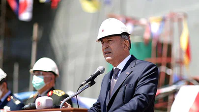 Akar ve TSK komuta kademesi, inşası devam eden TCG Anadolu'yu inceledi