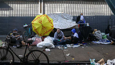 ABD Philadelphia'da uyuşturucu bağımlıları ve evsizlerin görüntüleri film sahnelerini aratmıyor