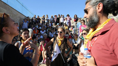 'Engelsiz tur' ile ülkenin tarihi ve kültürel zenginliğini işaret diliyle öğreniyorlar