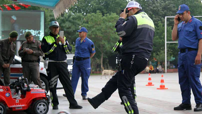 Trafik Polisleri Ve Vatandaş 'Alkol Gözlüğü' Takarsa...